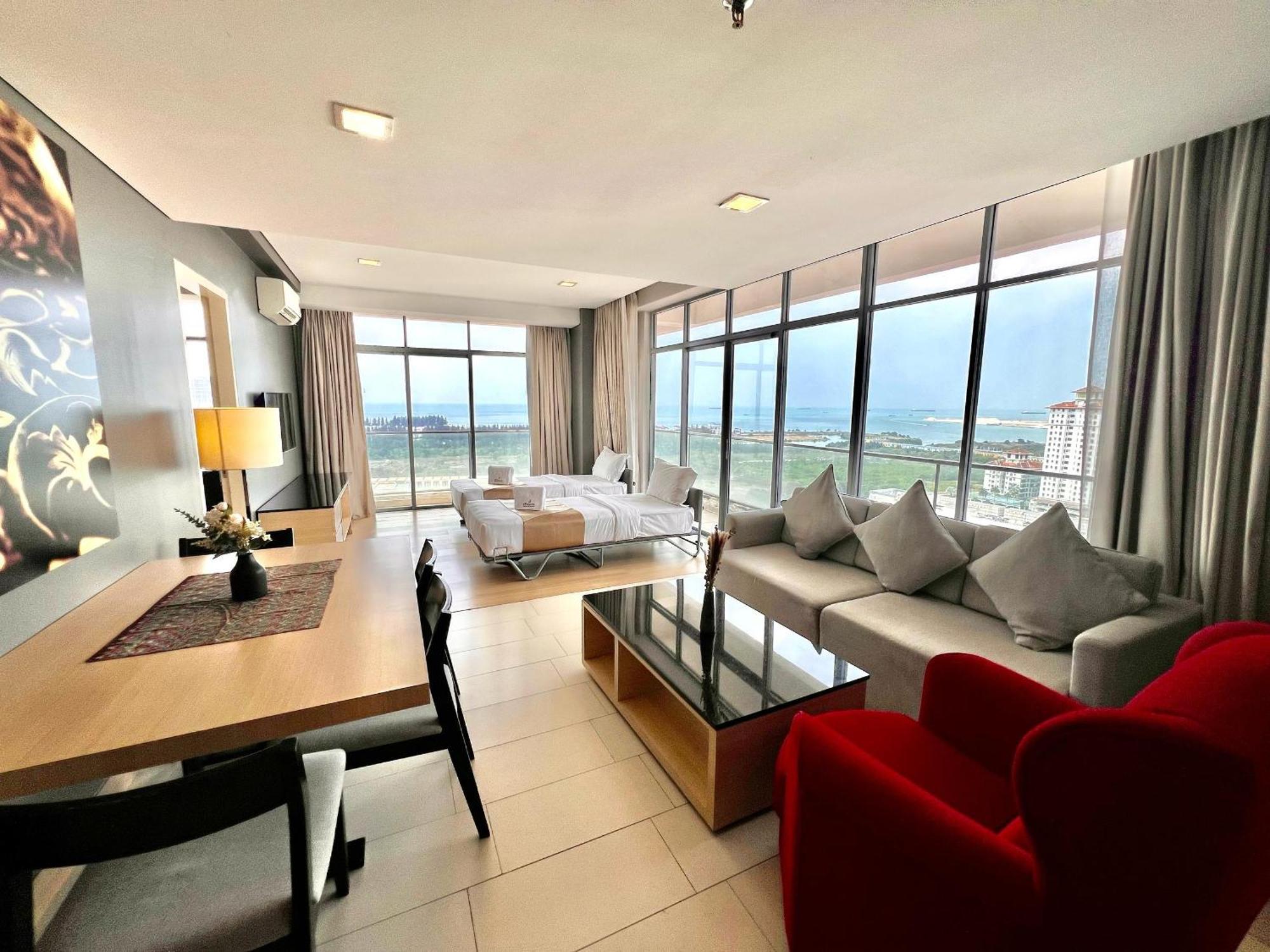 Managed By The Straits & 4*